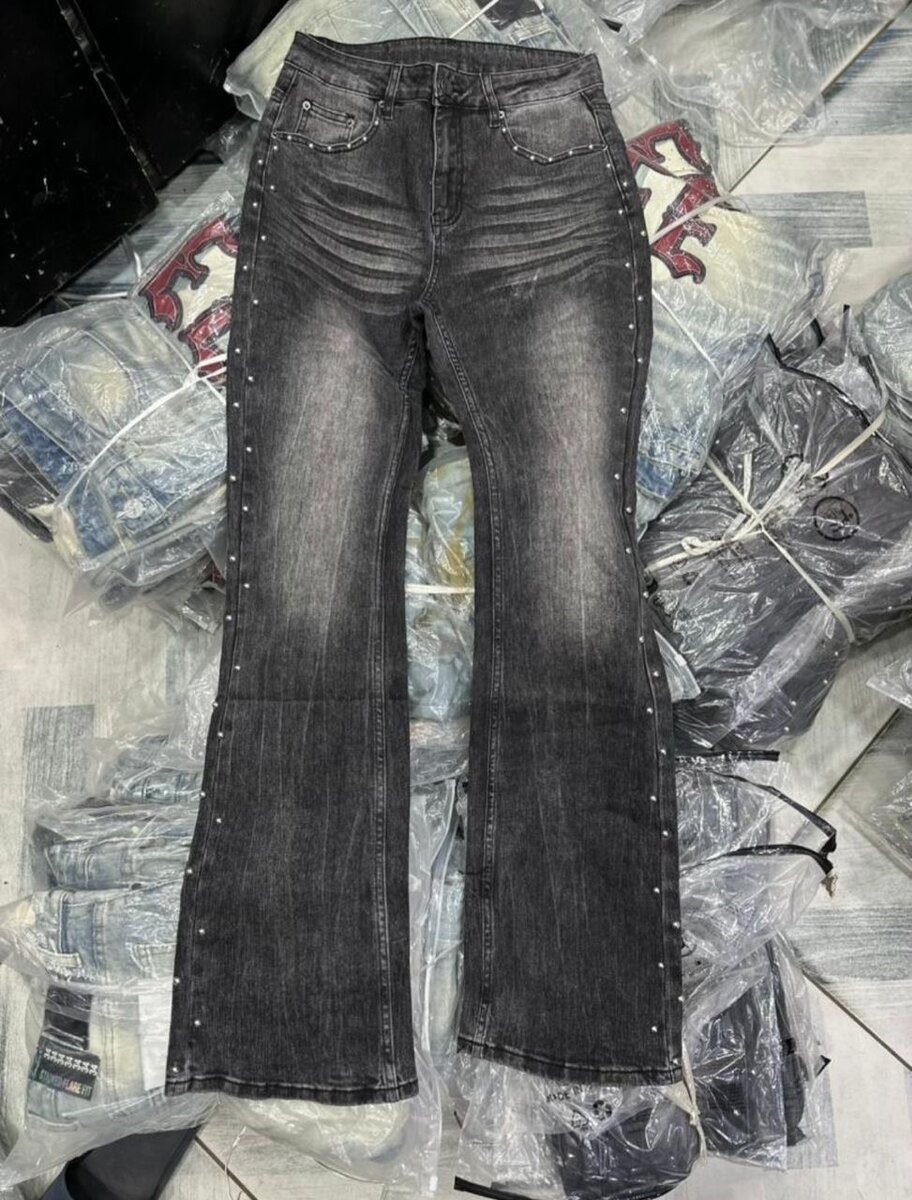 Jeans tendance à clous