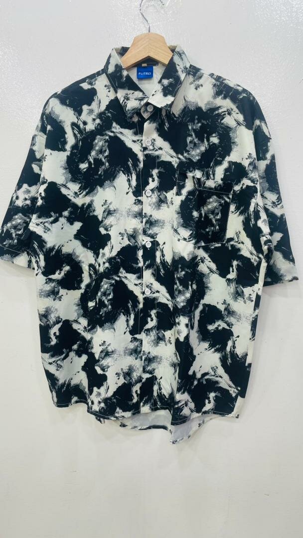 Chemise à motif abstrait