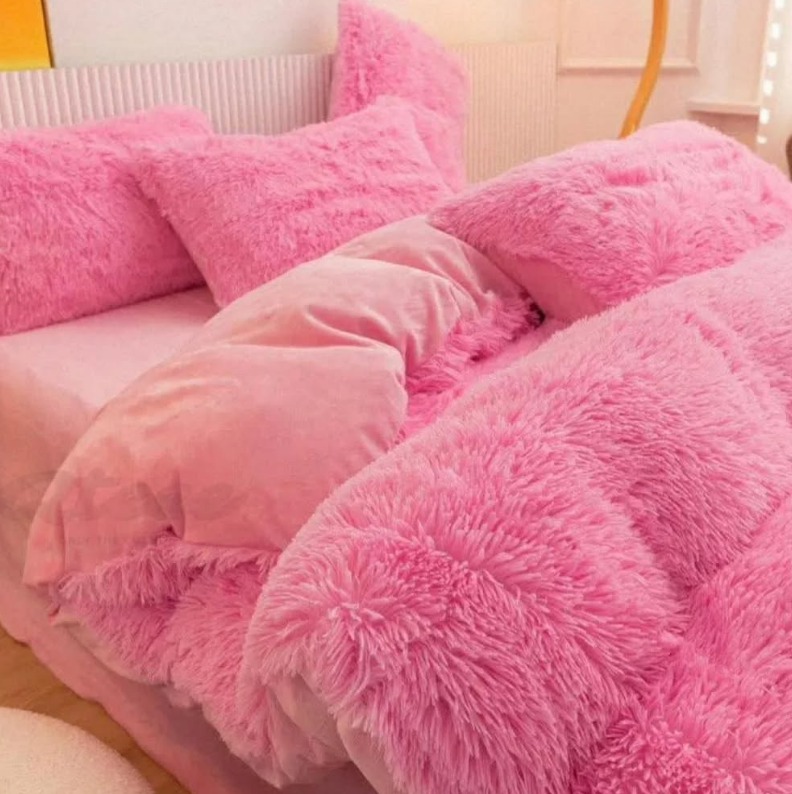 5 pieces 1 fluffy duvet cover 2 pillow cases 1 love pillow 1 bedsheet