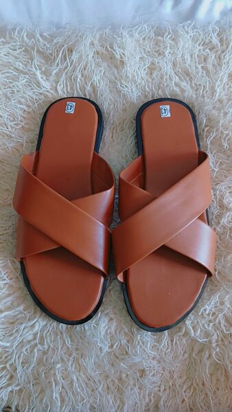 Sandale croisé en cuir