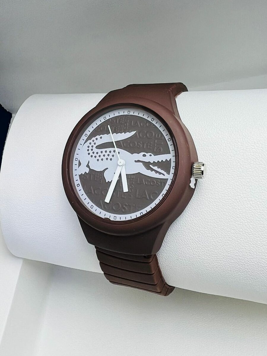 Montre marron élégante homme