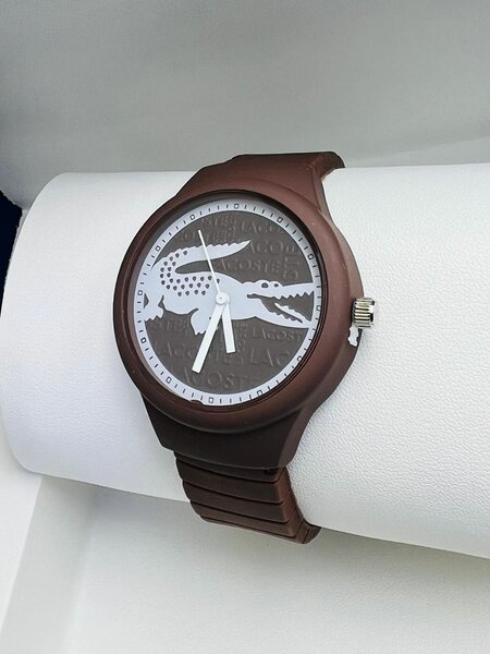 Montre marron élégante homme