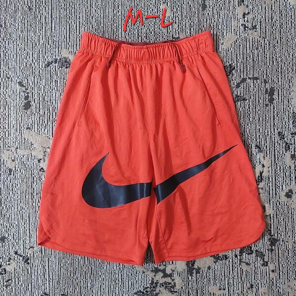 Shorts de sport Nike rouge