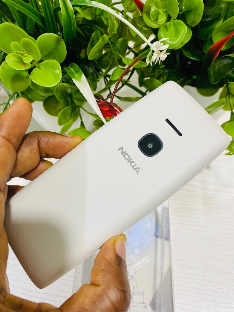 Nokia 8210 2G, white