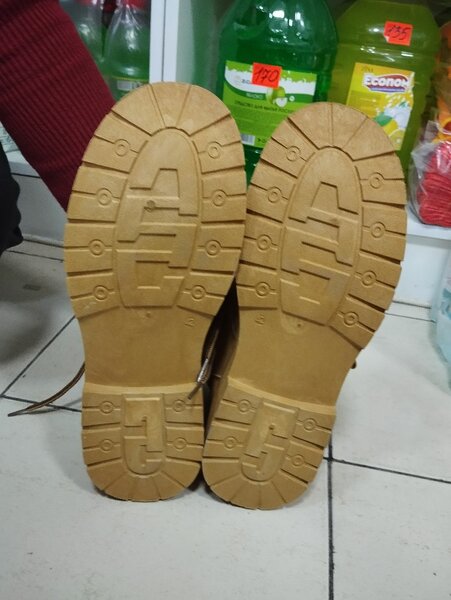 Продаю зимние ботинки ЭКО кожа