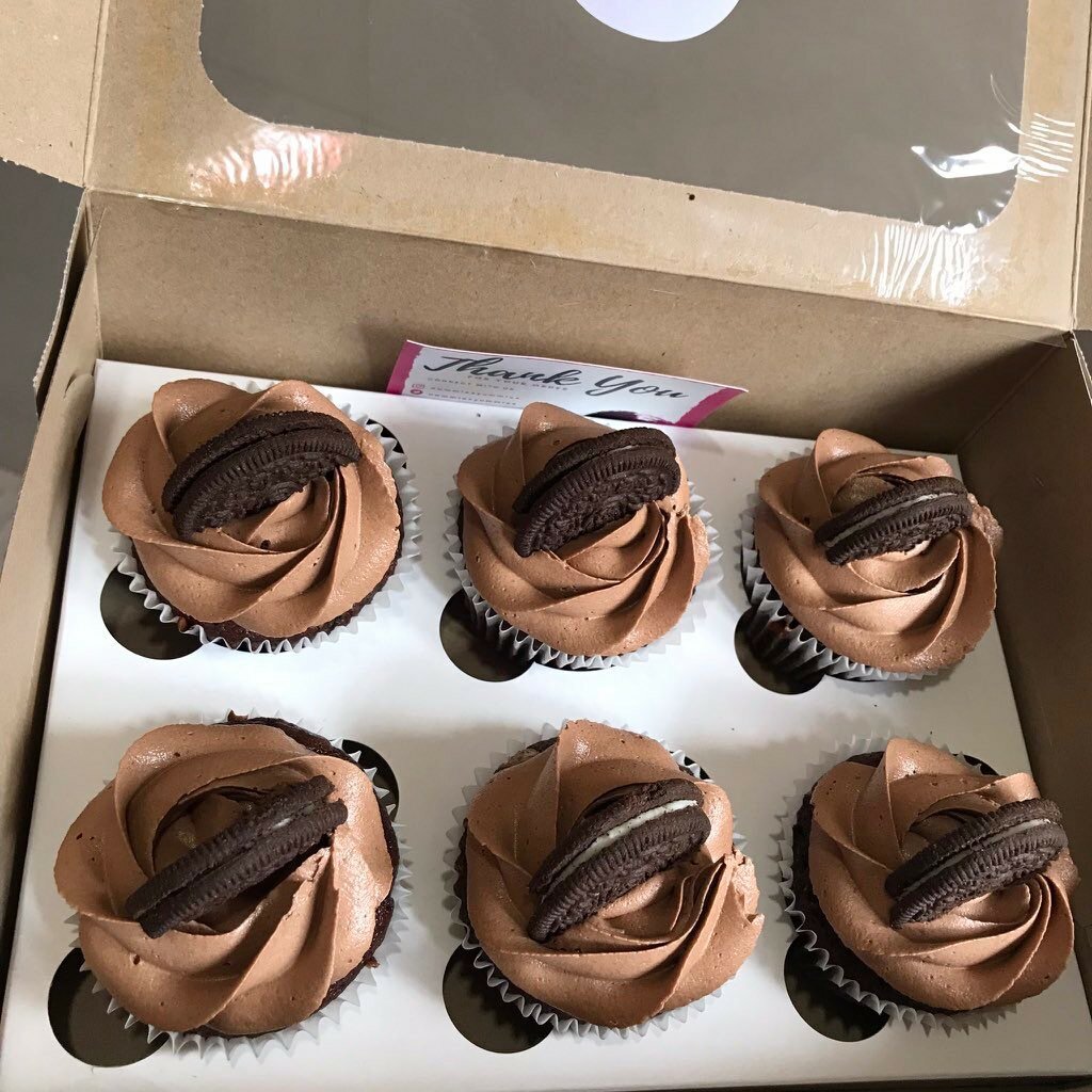 Chocolate Oreo cupcakes (6)