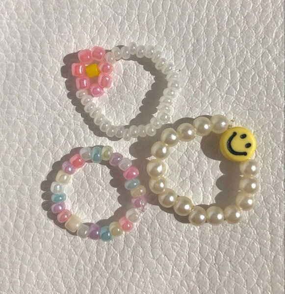 Bagues perles colorées