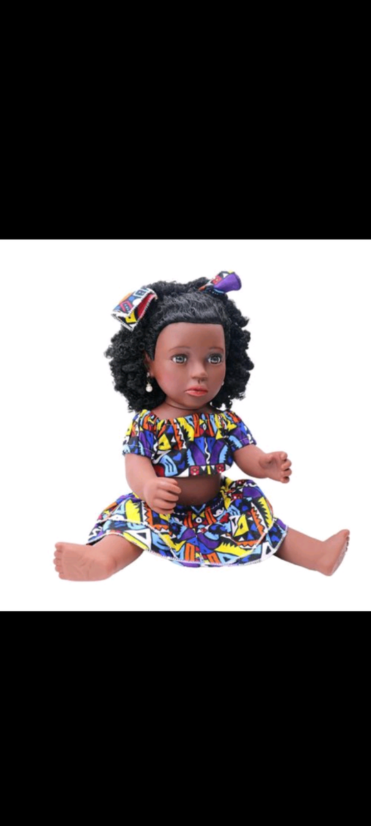 Poupées en tenue africaine