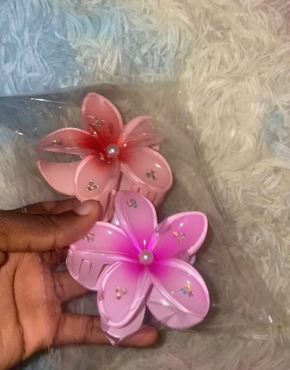 Pinces à cheveux fleuries brillantes