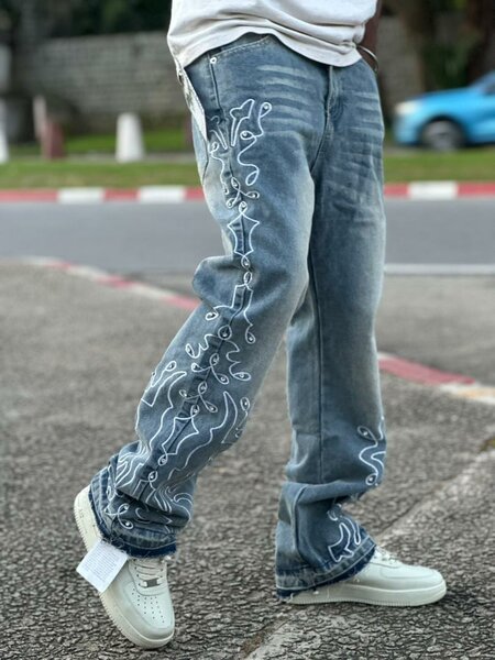 Jeans avec motifs artistiques