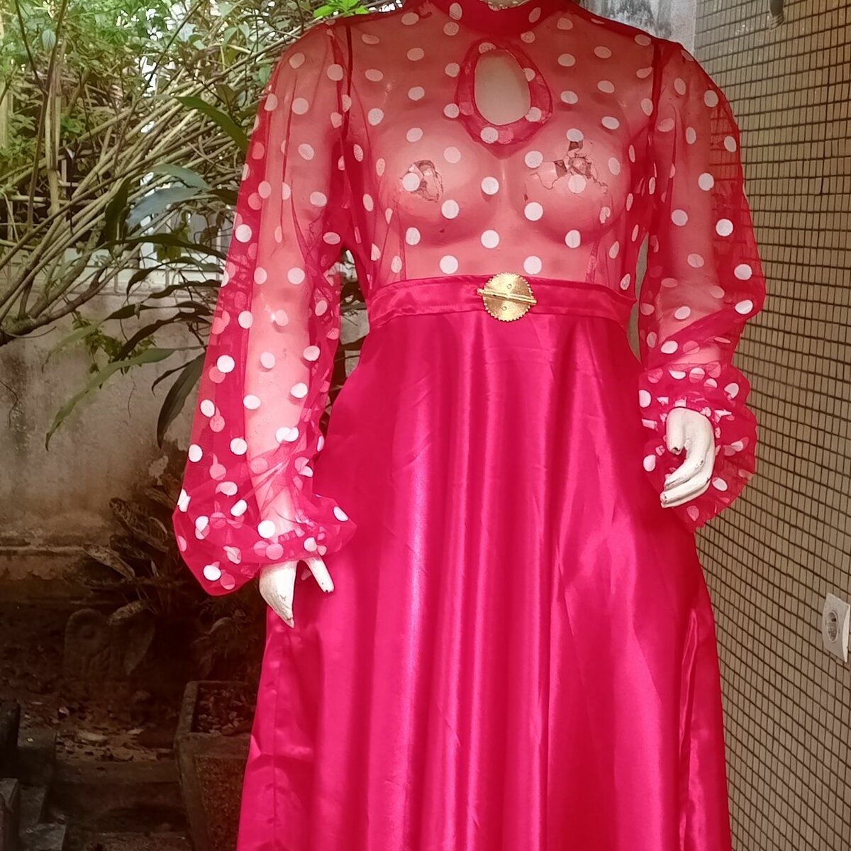 Robe élégante en satin rouge