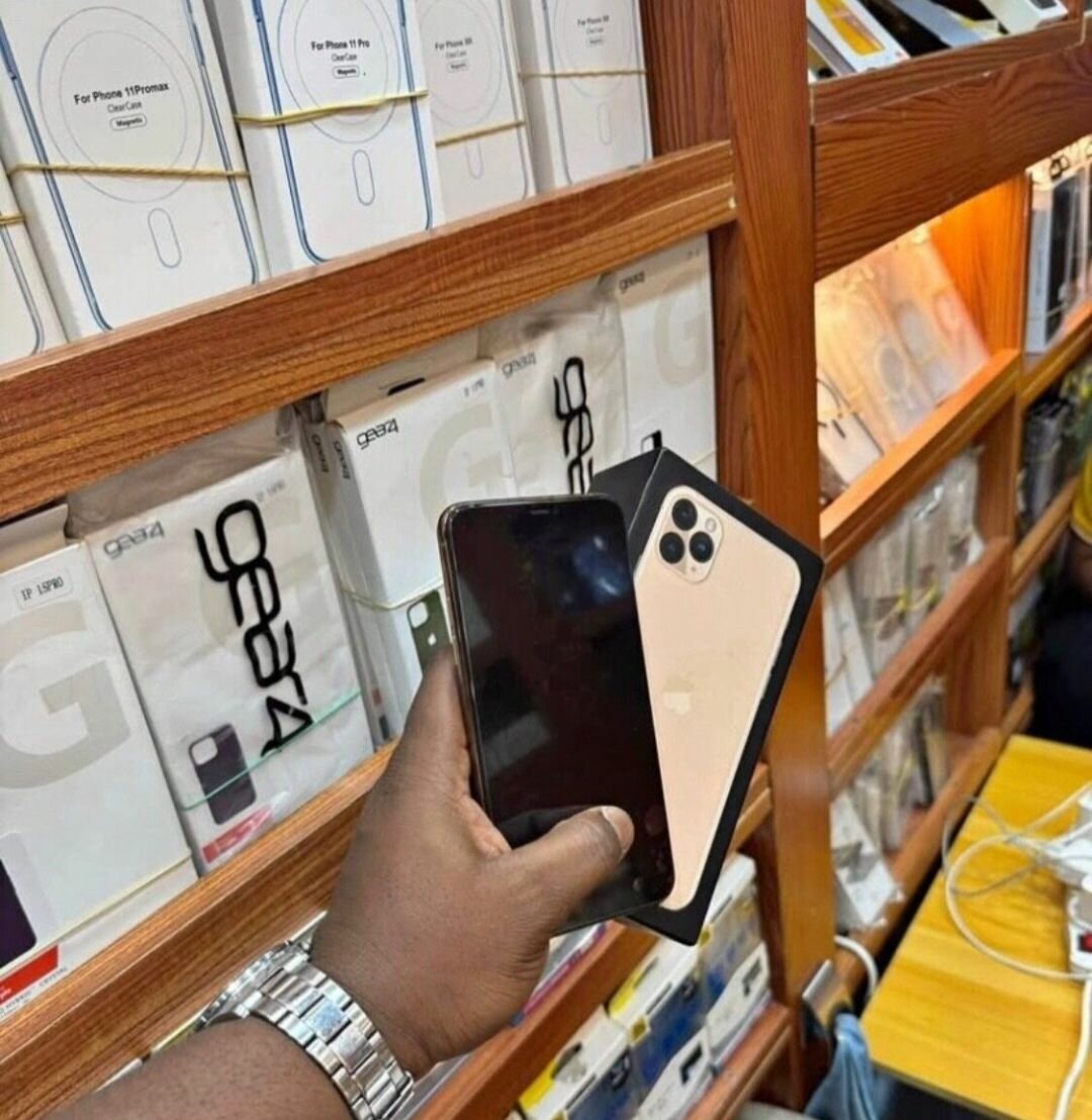 Iphone 11 pro max 128Go doré