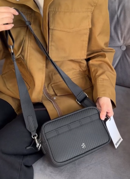 Unisex кроссбоди от BERSHKA черная