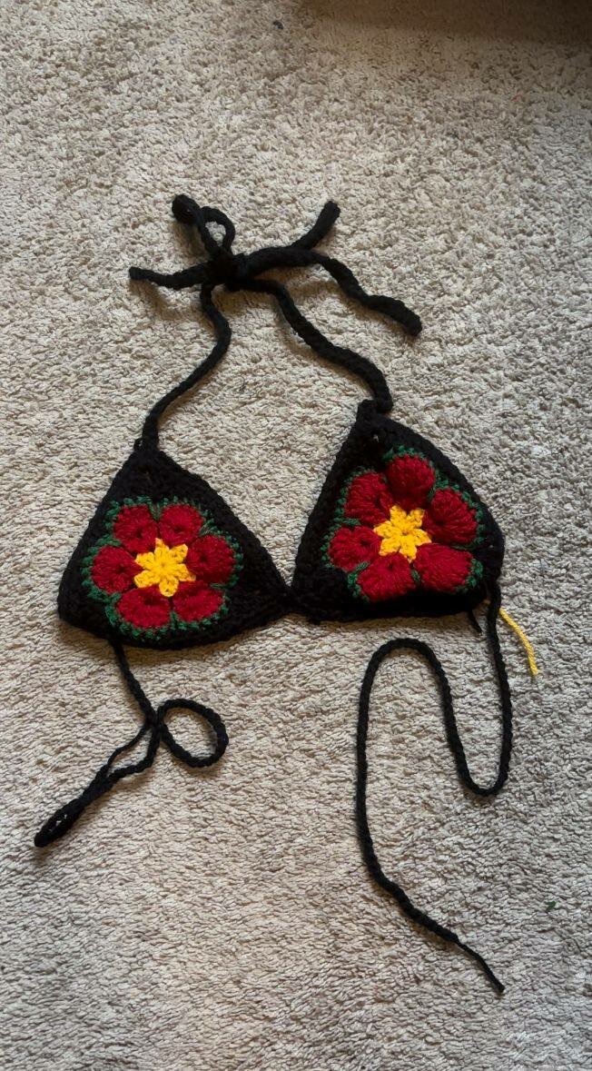 Bikini crochet floral