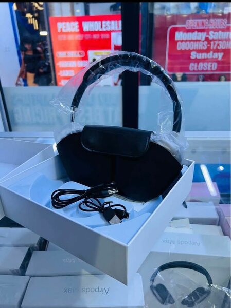 APPLE AIRPODS MAX HEADPHONES