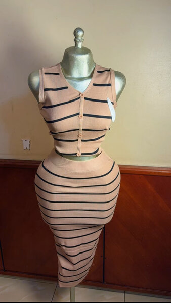 Set jupe et débardeur rayé tendance