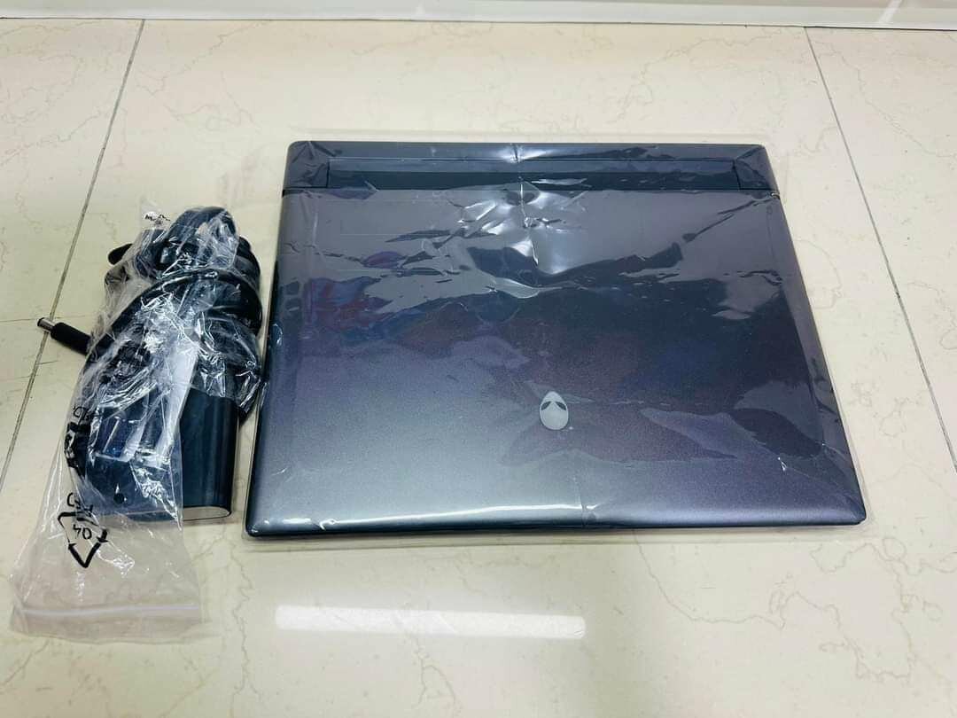 ALIENWARE 16m i9 12 Go Dédiée 