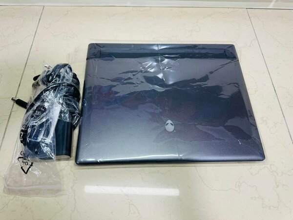 ALIENWARE 16m i9 12 Go Dédiée 