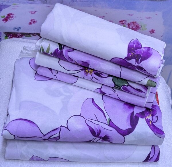 set includes 2 bedsheets and 4 pillowcases