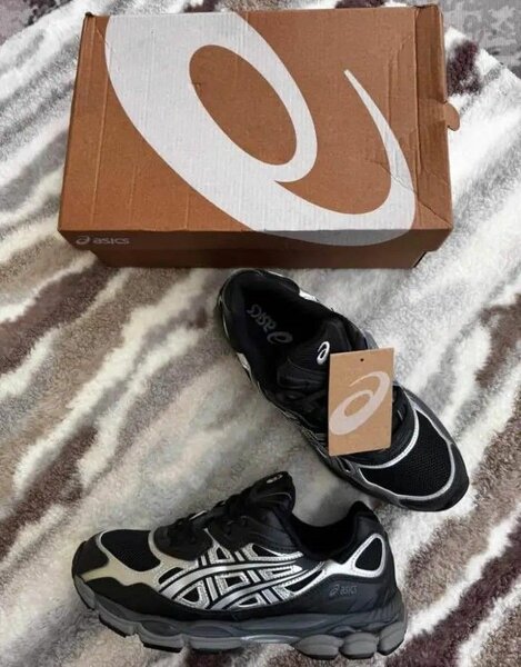 Baskets Asics Noires