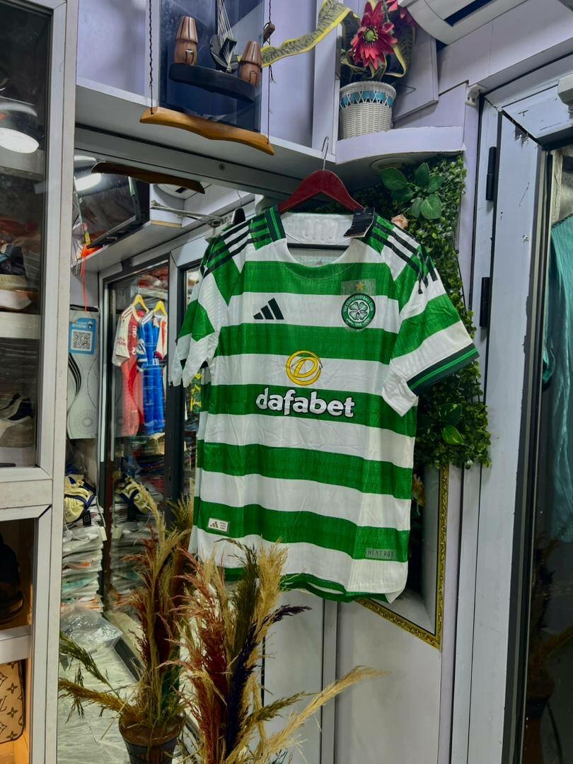 Maillot de football vert et blanc