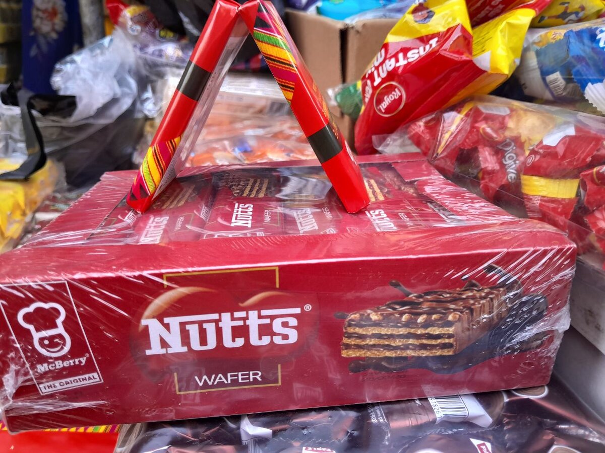 Nutts wafer choco and 2 kingsbite chocolate medium