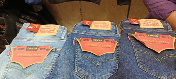 Imported Levi, s pnts
