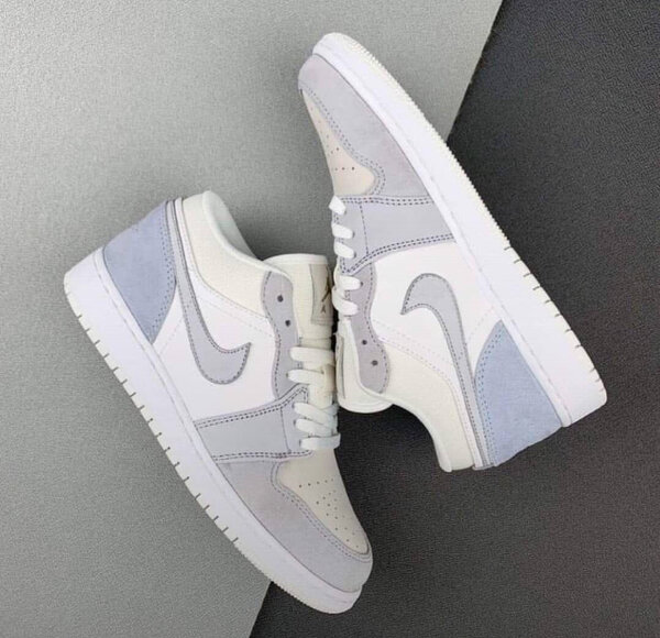 Baskets blanches et grises tendance