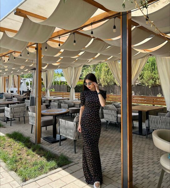 Платье с открытой спинкой