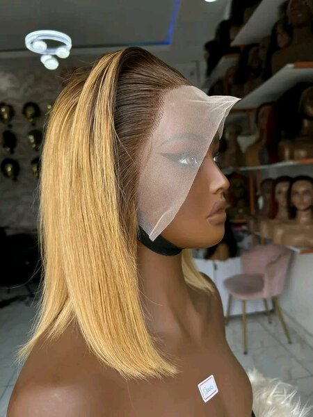 Perruque en Dentelle Blondes