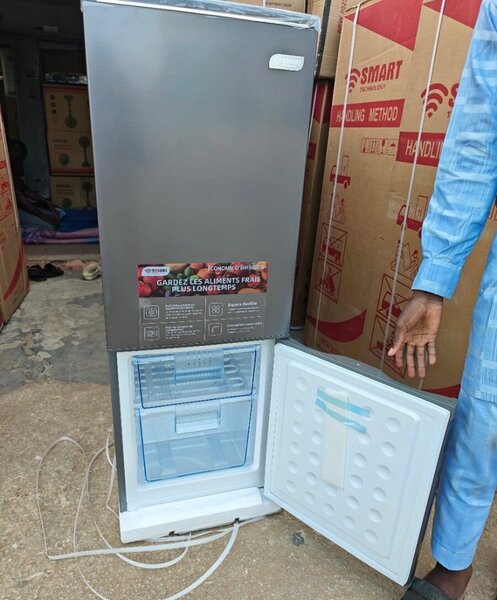 Réfrigérateur inox avec congélateur