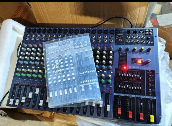 Table de mixage Yamaha professionnelle