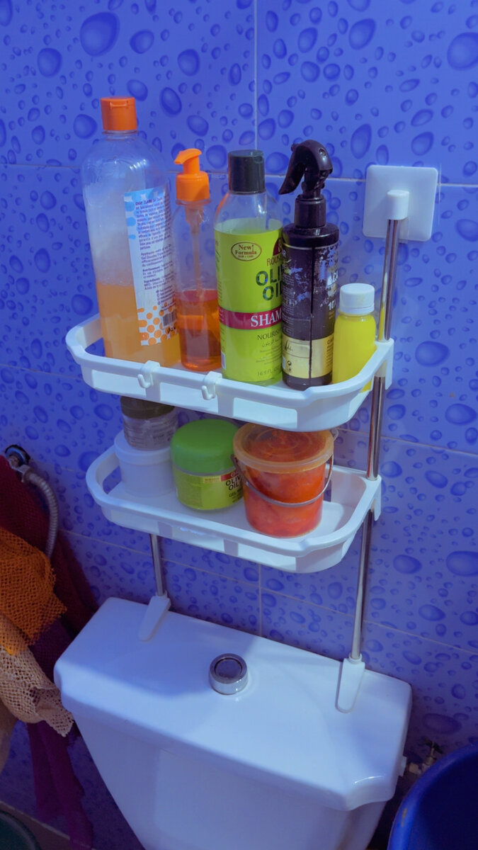 Étagère de cuisine et douche