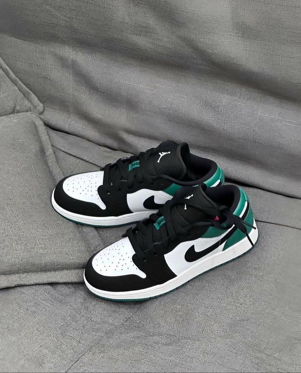 Baskets Air en cuir noir et vert