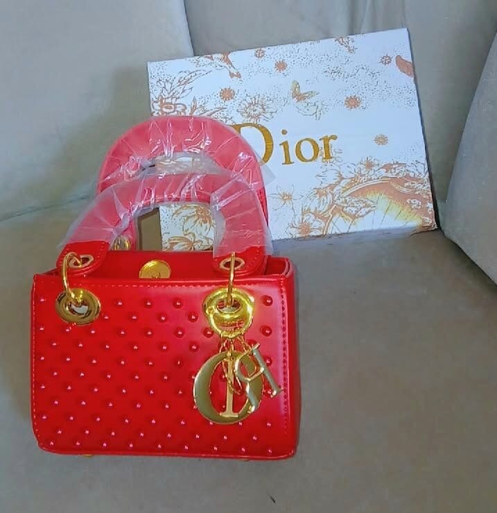 rouge élégant petit format