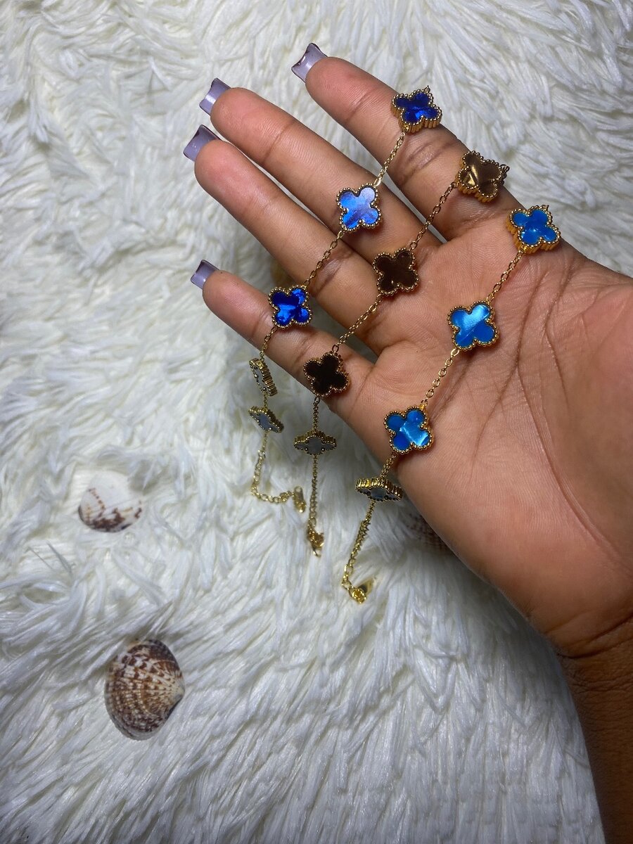 Elegant van Cleef bracelet