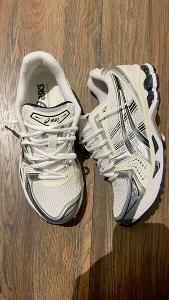 Asics Sneakers