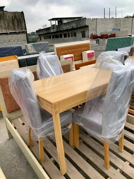 Table à manger en bois moderne