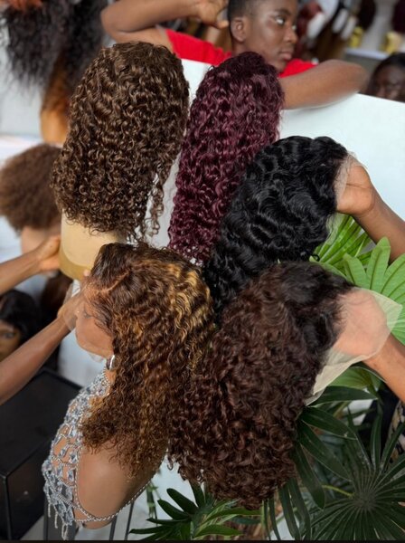 Perruques ondulées en dentelle