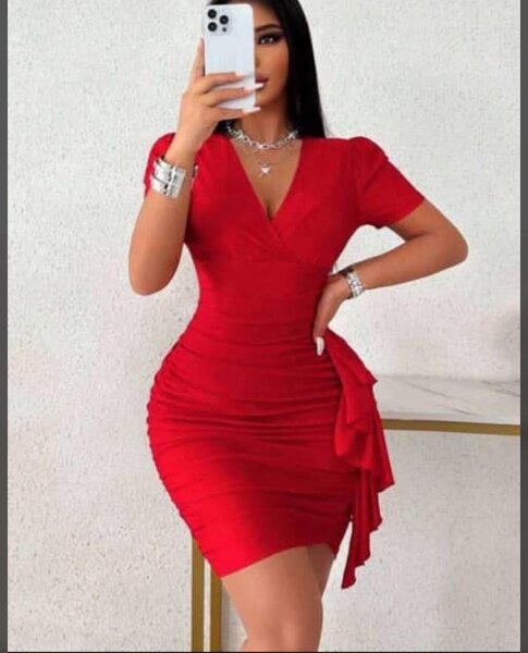 Robe rouge moulante élégante