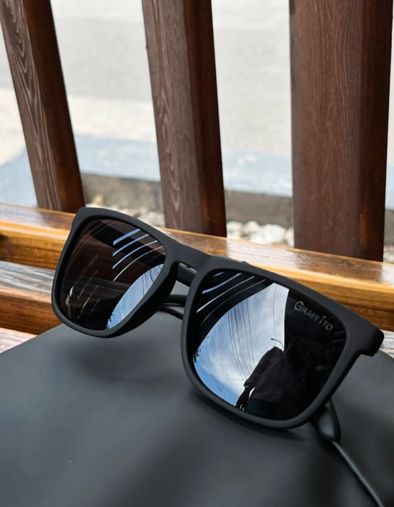 очки черные