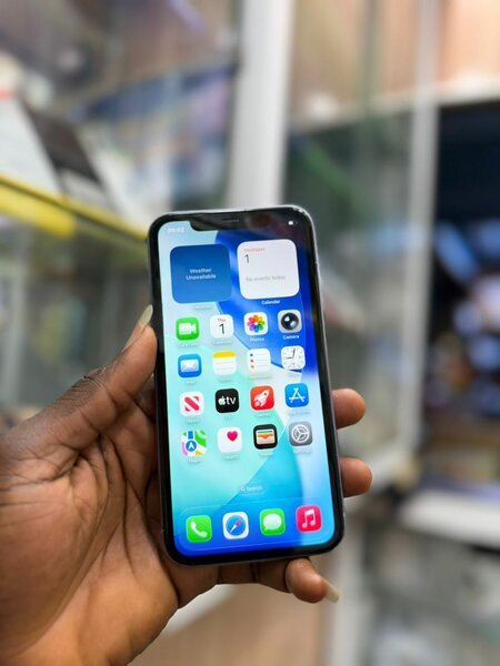 iPhone 11 simple 128 giga tout