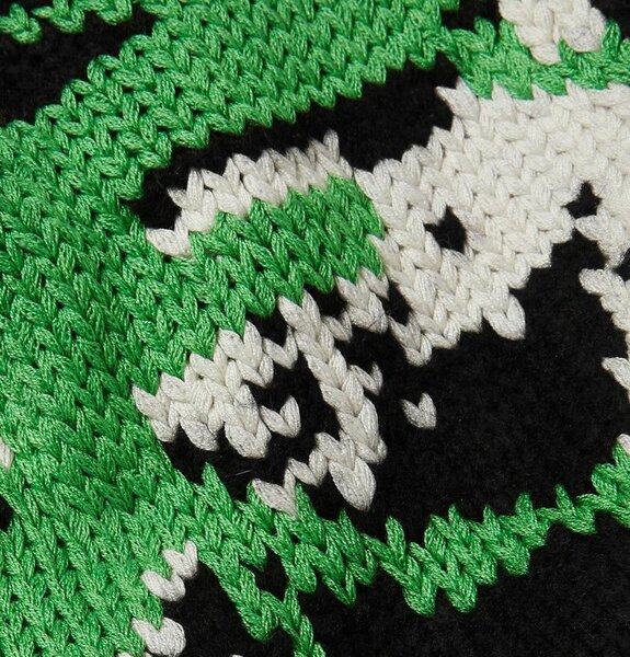 Pull noir avec motif vert et blanc