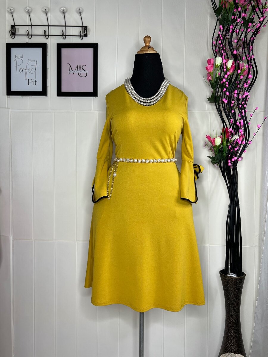 BOLD CURRY CHIC DRESS