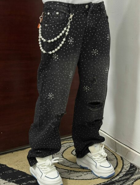 Jeans noirs à pochoir perlé pour homme