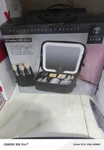 Trousse Maquillage avec Miroir LED