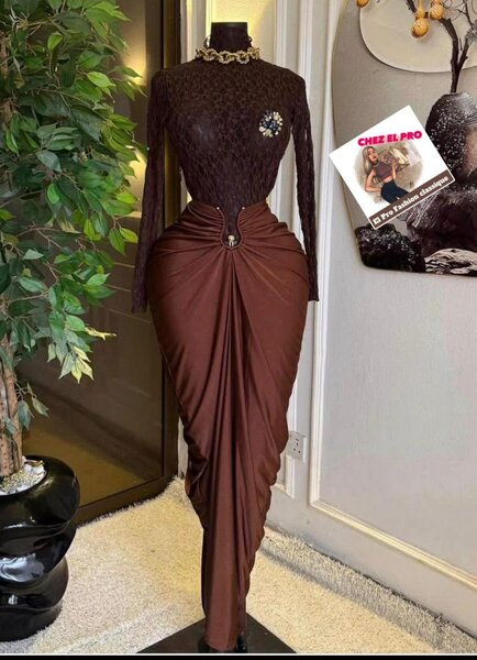 Robe élégante marron