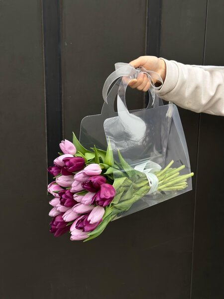 25 тюльпанов в переноске