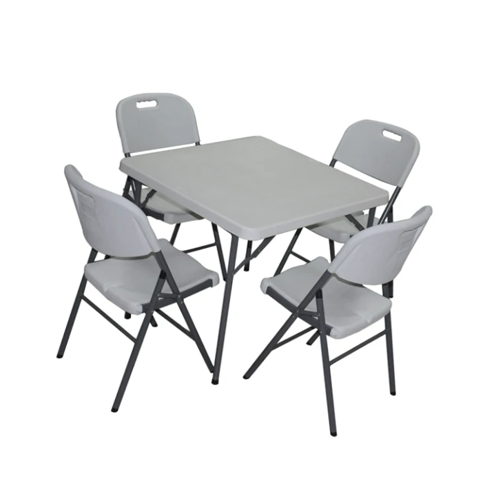 Table pliante et chaises pliantes