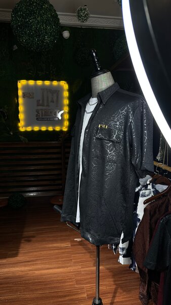 Chemise noire élégante homme